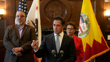 FBI executa mandado de busca na casa do português que lidera escolas em Los Angeles