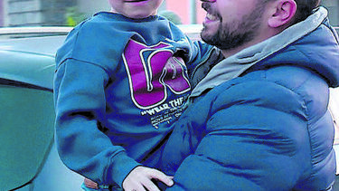 Estado corta medicamento a menino de 8 anos com doença degenerativa