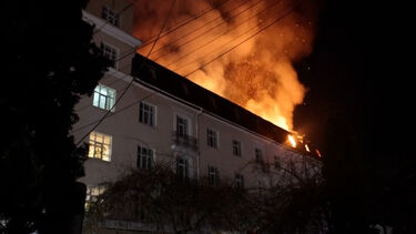 Hotel na cidade ucraniana de Sumy atingido por ataque de drones russos