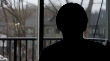 “O que passámos, é algo que não desejo a ninguém”: o testemunho de uma refugiada legal detida e isolada nos EUA   