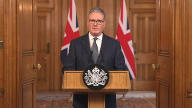 Primeiro-ministro britânico pede regresso à via diplomática para evitar escalada com o Irão