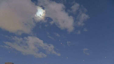 Explosões iluminam céu de Telavive durante interceção de mísseis iranianos