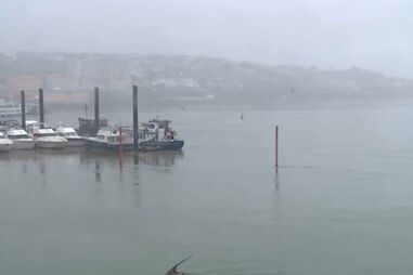 Barco afunda no Rio Douro no Porto. Uma pessoa está desaparecida