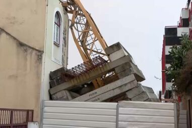 Grua cai na na Figueira da Foz