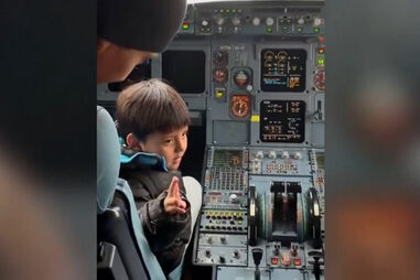 Menino de 5 anos regressa a casa após estar retido com o pai em centro de detenção do ICE no Texas 