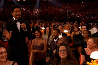 “A Nicki Minaj não está cá”: Apresentador dos Grammy imita Trump e faz piada com ida da cantora à Casa Branca