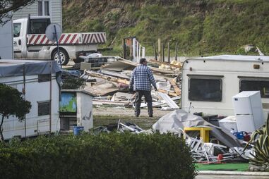 Parque de campismo em São Pedro de Moel, depois da passagem da depressão Kristin por Portugal continental,