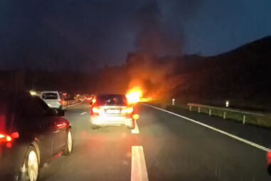 Carro incendeia-se na A41 em Alfena