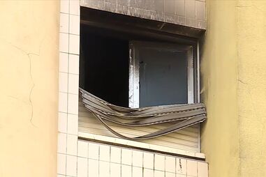 Quatro pessoas feridas e dois gatos mortos num incêndio habitacional em Carnide