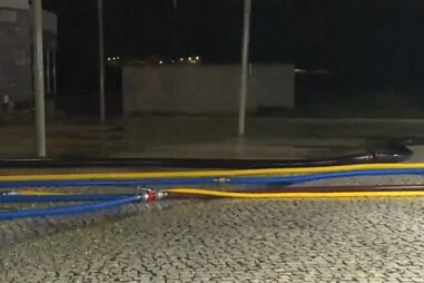 Rio Sado transborda em avenida de Alcácer do Sal devido à chuva intensa  