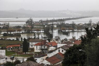 Montemor-o-Velho,  parcialmente inundado devido à subida das águas do Rio Mondego