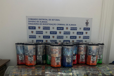 Material apreendido pela PSP de Almada durante a fiscalização