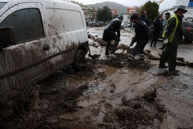 Portalegre enfrenta estragos: carros danificados por 'mar de lama' da serra
