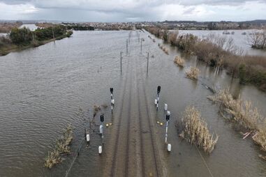 Linha do norte submersa