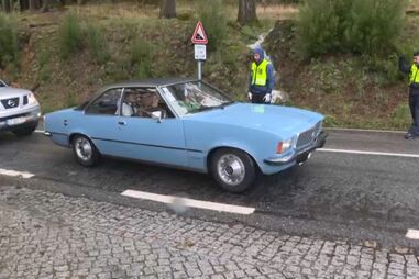 GNR faz triagem de veículos na Serra da Estrela devido à queda de neve intensa