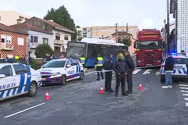 Dois feridos em despiste de autocarro em Rio Tinto