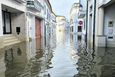 Águas do Sorraia inundaram ruas de Coruche: Proteção Civil recomenda atenção nos próximos dias