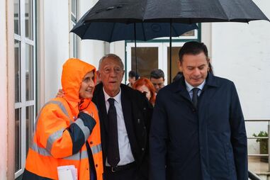 Presidente da República, Marcelo Rebelo de Sousa, acompanhado pelo primeiro-ministro, Luís Montenegro