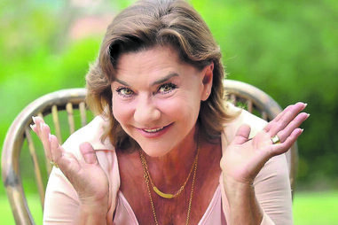 A atriz Marina Mota tem conseguido alternar televisão e teatro, uma fórmula que a satisfaz