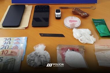 Quatro detidos por suspeita de envolvimento em tráfico de drogas e armas