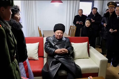 Kim Jong-un inaugura apartamentos para famílias de soldados norte-coreanos mortos a lutar pela Rússia contra a Ucrânia