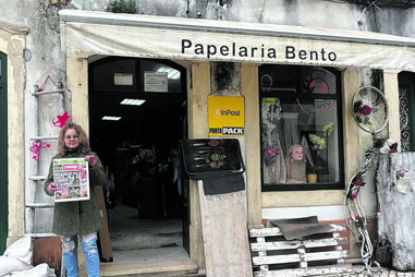 Rosa Bento, comerciante de Montemor-o-Velho, lamenta restrições à venda de imprensa durante as cheias