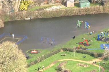 Imagens aéreas mostram inundações após semanas de chuva persistente no sul de Inglaterra 