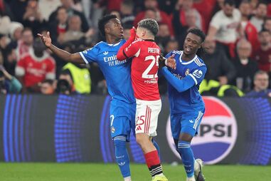 Inspetor da UEFA investiga alegados insultos racistas no jogo Benfica-Real Madrid