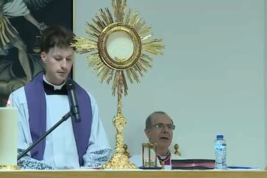 Missas em casa e retiros em Fátima motivam guerra entre Igreja Católica e padre Francisco Marques 