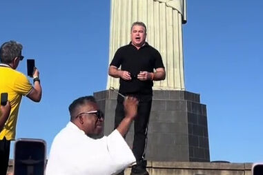 Toy volta a surpreender tudo e todos, desta vez no Brasil