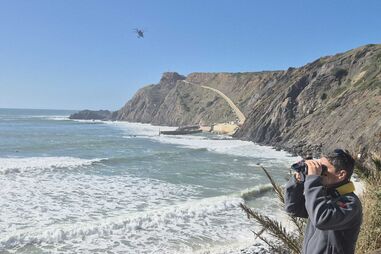 Retomadas buscas por jovem turista desaparecido na Praia da Arrifana