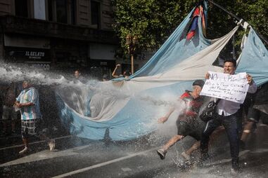 Argentinos protestam contra a reforma laboral proposta pelo governo