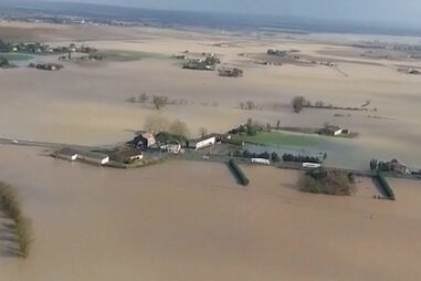 Imagens aéreas mostram extensão das inundações no sudoeste de França