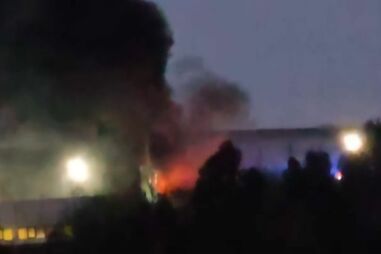 Incêndio deflagra em armazém industrial na zona de Fanhões em Loures