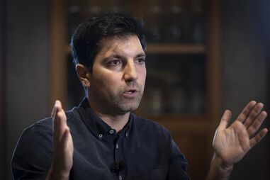 Luís Campos realiza 'Terra Vil'