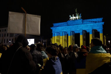 Milhares de pessoas manifestam-se em Berlim contra invasão russa na Ucrânia 