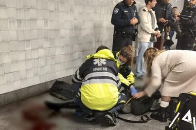Homem esfaqueado dentro de composição de metro do Porto