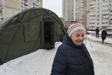 Tendas de campanha montadas no bairro de Troieschyna, em Kiev