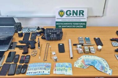 GNR detém cinco homens suspeitos de roubos violentos na via pública em Sines