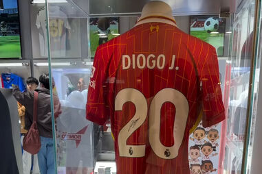 Rute Cardoso encontra homenagens a Diogo Jota em viagem emocionante pela China