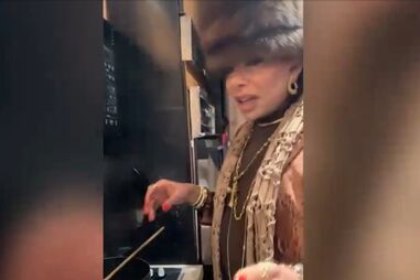 “Bate logo com o barrete no exaustor”: Léo Caeiro sobre José Castelo Branco a cozinhar com roupas de luxo 