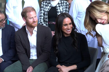 Duques de Sussex encontram-se com jovens pacientes com cancro durante visita à Jordânia 