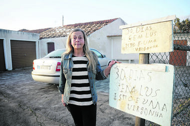 Ana Paula Silva está há um mês sem luz em casa 