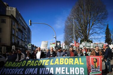 Milhares de trabalhadores protestam no Porto contra o pacote laboral