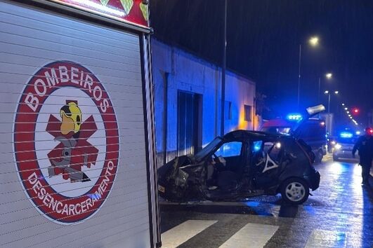 Homem morre em colisão entre dois carros em Santiago de Bougado