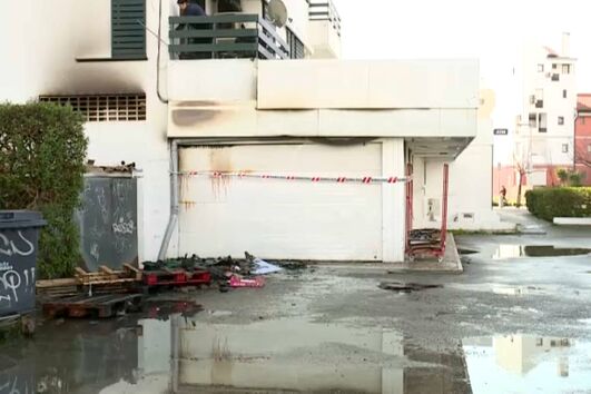 Armazém de supermercado destruído pelas chamas em Vilamoura