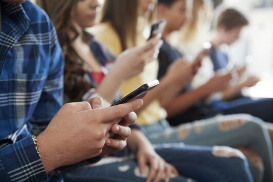 Jovens e telemóveis