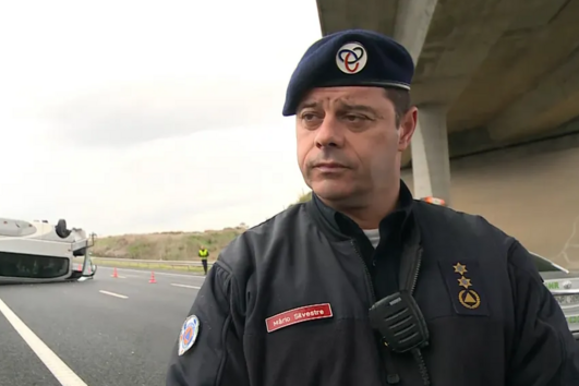 Comandante da Proteção Civil recusa que ausência do país tenha mudado decisões