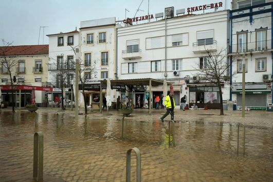 Cheia no Sado em Alcácer do Sal com 100 operacionais e cortes de energia preventivos