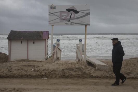 Pessoas e veículos de Porto Brandão, Almada, serão retirados de barco para a Trafaria